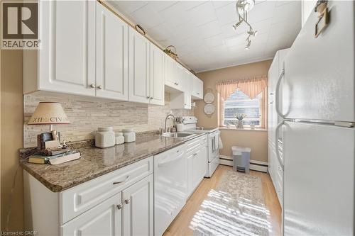 9 Grant Boulevard Unit# 102, Dundas, ON - Indoor Photo Showing Kitchen