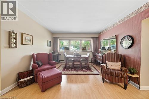9 Grant Boulevard Unit# 102, Dundas, ON - Indoor Photo Showing Living Room