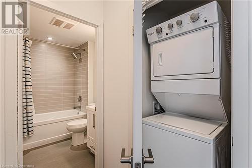2093 Fairview Street Unit# 809, Burlington, ON - Indoor Photo Showing Laundry Room