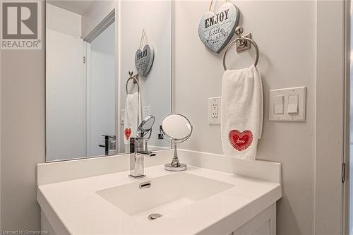 2093 Fairview Street Unit# 809, Burlington, ON - Indoor Photo Showing Bathroom