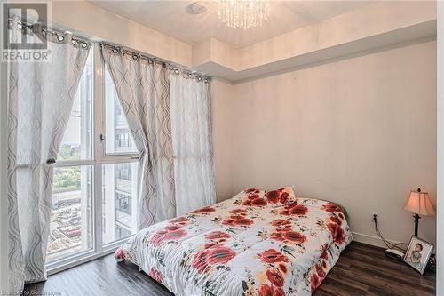 2093 Fairview Street Unit# 809, Burlington, ON - Indoor Photo Showing Bedroom
