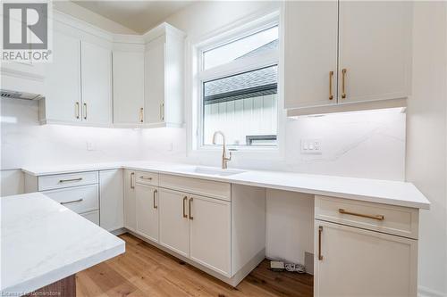 21 Oakley Drive, Niagara-On-The-Lake, ON - Indoor Photo Showing Kitchen With Upgraded Kitchen