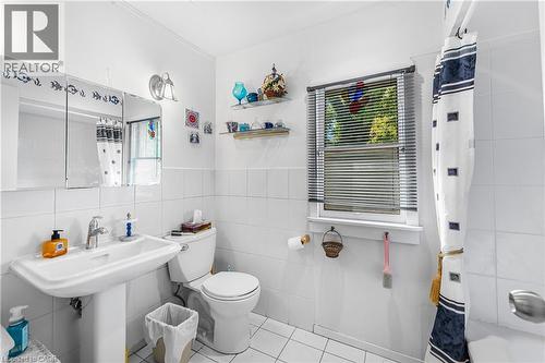 16 Wyckliffe Avenue, Niagara-On-The-Lake, ON - Indoor Photo Showing Bathroom