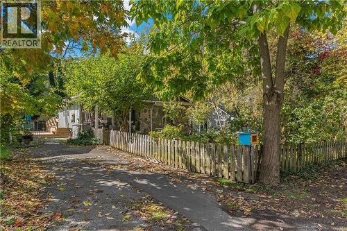 16 Wyckliffe Avenue, Niagara-On-The-Lake, ON - Outdoor