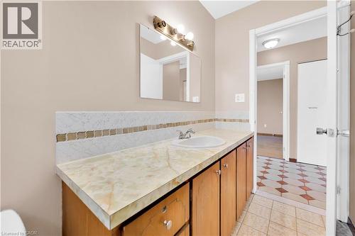112 Purdy Crescent, Hamilton, ON - Indoor Photo Showing Bathroom