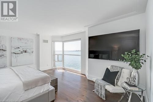 2190 Lakeshore Road Unit# 605, Burlington, ON - Indoor Photo Showing Bedroom
