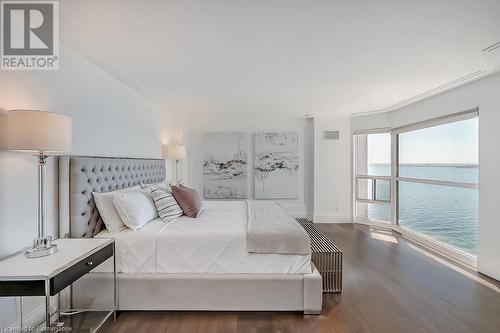 2190 Lakeshore Road Unit# 605, Burlington, ON - Indoor Photo Showing Bedroom