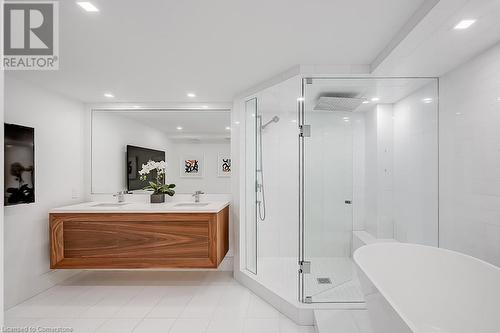 2190 Lakeshore Road Unit# 605, Burlington, ON - Indoor Photo Showing Bathroom
