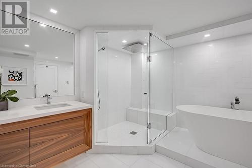 2190 Lakeshore Road Unit# 605, Burlington, ON - Indoor Photo Showing Bathroom