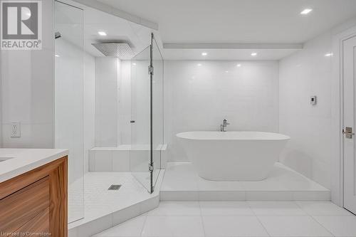 2190 Lakeshore Road Unit# 605, Burlington, ON - Indoor Photo Showing Bathroom