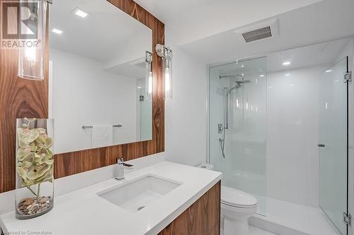 2190 Lakeshore Road Unit# 605, Burlington, ON - Indoor Photo Showing Bathroom
