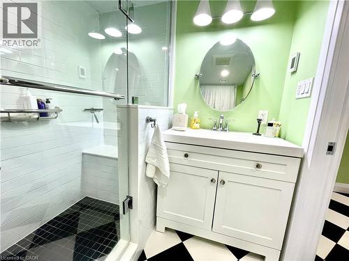Lower level bathroom, heated floors and seat in shower - 25 Fairmount Avenue, Hamilton, ON - Indoor Photo Showing Bathroom