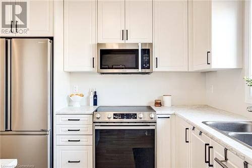 26 Bentgrass Drive, Welland, ON - Indoor Photo Showing Kitchen With Double Sink