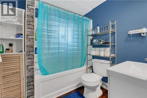 18 Riverdale Drive, Hamilton, ON - Indoor Photo Showing Bathroom
