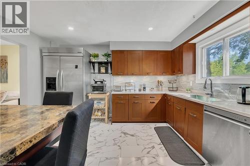 18 Riverdale Drive, Hamilton, ON - Indoor Photo Showing Other Room