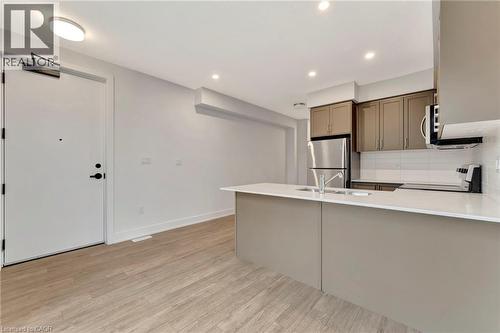 99 Roger Street Unit# 45, Waterloo, ON - Indoor Photo Showing Kitchen With Double Sink