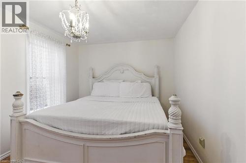 44 Holton Avenue N, Hamilton, ON - Indoor Photo Showing Bedroom