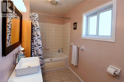 53 Seventh Avenue, Brantford, ON - Indoor Photo Showing Bathroom