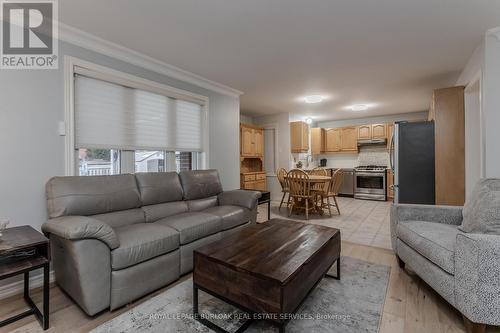 606 Williamson Court, Burlington, ON - Indoor Photo Showing Living Room
