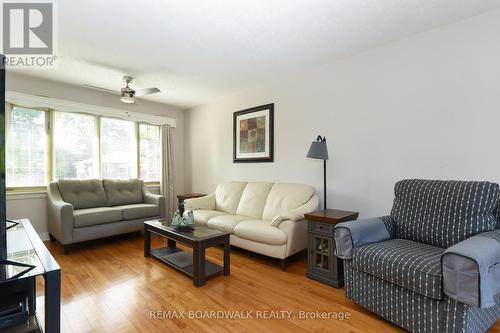 323 Fullerton Avenue, Ottawa, ON - Indoor Photo Showing Living Room