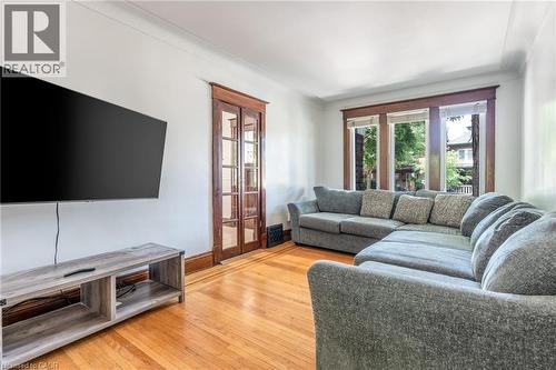 272 Stinson Crescent, Hamilton, ON - Indoor Photo Showing Living Room