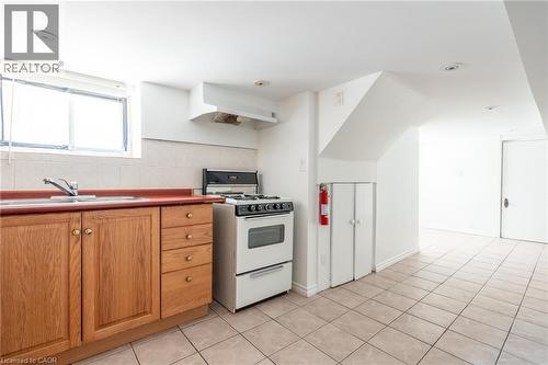 272 Stinson Crescent, Hamilton, ON - Indoor Photo Showing Kitchen With Double Sink