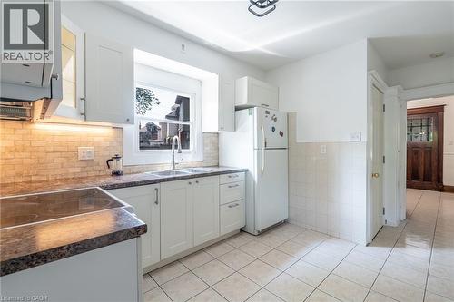 272 Stinson Crescent, Hamilton, ON - Indoor Photo Showing Kitchen With Double Sink