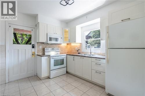 272 Stinson Crescent, Hamilton, ON - Indoor Photo Showing Kitchen With Double Sink