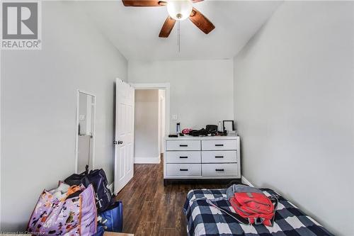 8 Madison Avenue, Hamilton, ON - Indoor Photo Showing Bedroom
