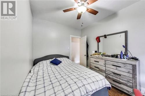8 Madison Avenue, Hamilton, ON - Indoor Photo Showing Bedroom