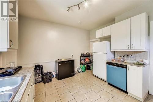 8 Madison Avenue, Hamilton, ON - Indoor Photo Showing Kitchen