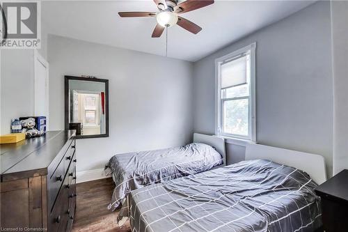 8 Madison Avenue, Hamilton, ON - Indoor Photo Showing Bedroom