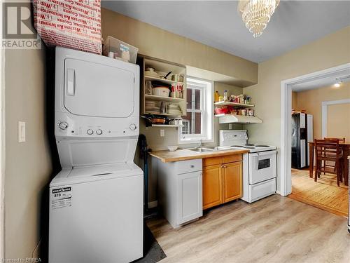 273-275 Brant Avenue, Brantford, ON - Indoor Photo Showing Laundry Room