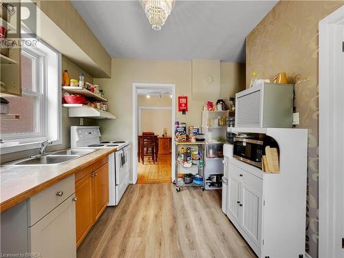 273-275 Brant Avenue, Brantford, ON - Indoor Photo Showing Kitchen With Double Sink