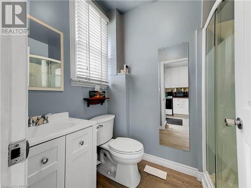 273-275 Brant Avenue, Brantford, ON - Indoor Photo Showing Bathroom