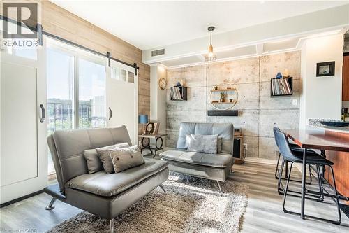 135 James Street S Unit# 612, Hamilton, ON - Indoor Photo Showing Living Room