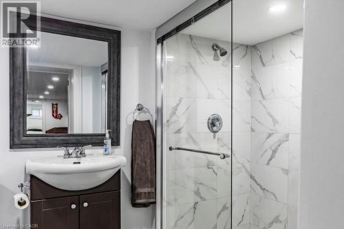 67 Gage Avenue N, Hamilton, ON - Indoor Photo Showing Bathroom