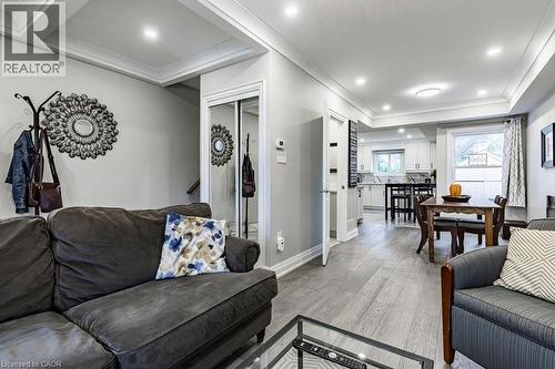 67 Gage Avenue N, Hamilton, ON - Indoor Photo Showing Living Room