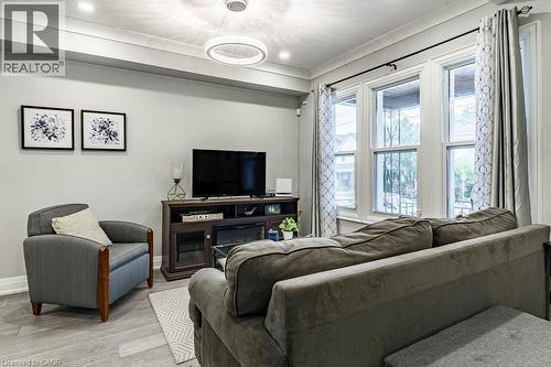 67 Gage Avenue N, Hamilton, ON - Indoor Photo Showing Living Room