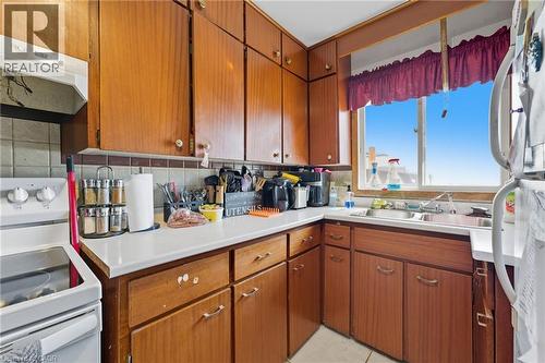 1091 Branchton Road, Cambridge, ON - Indoor Photo Showing Kitchen With Double Sink