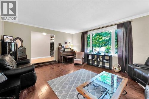 757 4Th Line, Caledonia, ON - Indoor Photo Showing Living Room