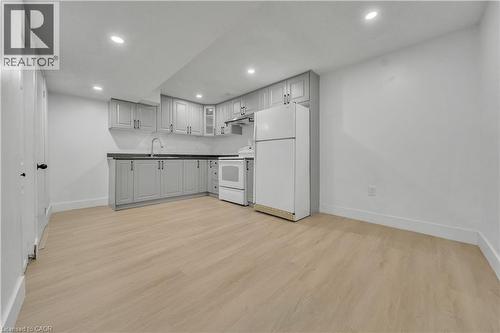 46 Bonaparte Lane, London, ON - Indoor Photo Showing Kitchen