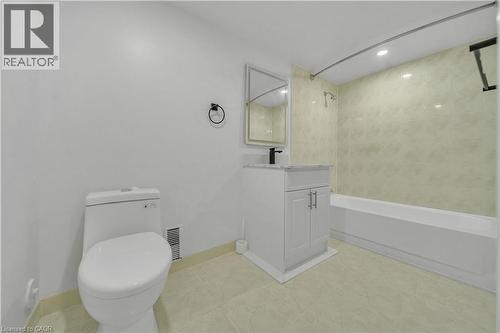 46 Bonaparte Lane, London, ON - Indoor Photo Showing Bathroom