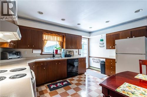 458 Elwood Road, Burlington, ON - Indoor Photo Showing Kitchen With Double Sink