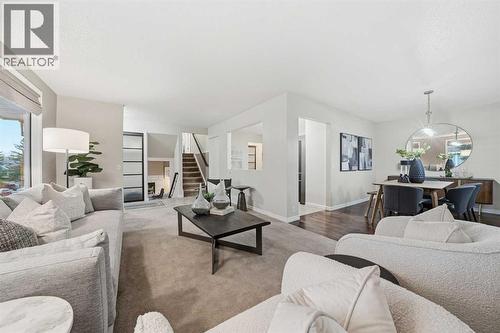 471 Dalmeny Hill Nw, Calgary, AB - Indoor Photo Showing Living Room