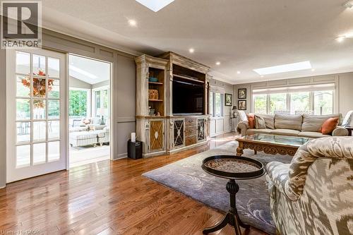 225 Shoreacres Road, Burlington, ON - Indoor Photo Showing Living Room