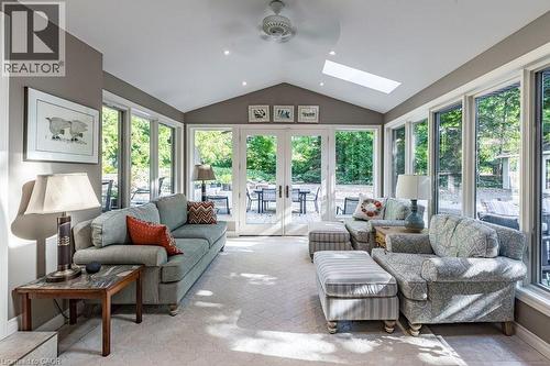 225 Shoreacres Road, Burlington, ON - Indoor Photo Showing Living Room