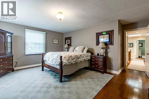 225 Shoreacres Road, Burlington, ON - Indoor Photo Showing Bedroom
