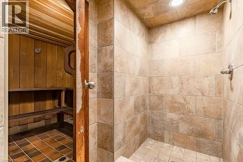 225 Shoreacres Road, Burlington, ON - Indoor Photo Showing Bathroom