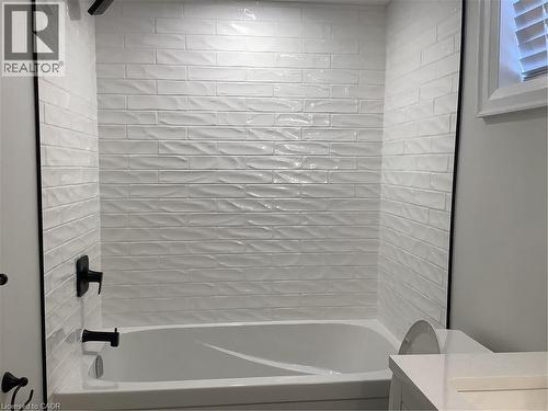 Full bathroom with bathtub / shower combination and vanity - 229 West 18Th Street, Hamilton, ON - Indoor Photo Showing Bathroom